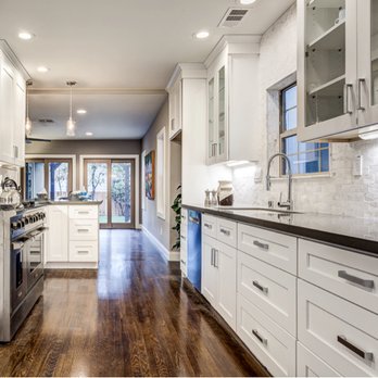 Kits Kitchen Bath & Floors - White shaker cabinets on dark hardwood floors - Kitchen & Bath Near Me - New Westminster, British Columbia Kits Kitchen Bath & Floors - White shaker cabinets on dark hardwood floors - Kitchen & Bath Near Me - New Westminster, British Columbia