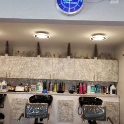 Jon Anthony Salon & Spa - Shampoo Area