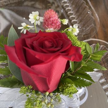 Sharon Floral - Rose corsage with additional flowers (the owner couldn't remember the name of the pink one) - Florists Near Me - San Jose, California Sharon Floral - Rose corsage with additional flowers (the owner couldn't remember the name of the pink one) - Florists Near Me - San Jose, California