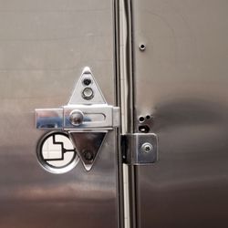 CAN SOMEONE FROM KROGER CLEANING CREW PLEASE REPORT THAT THE 2ND STALL IN MENSROOM WONT LOCK BECAUSE THE LATCH IS MISSING???