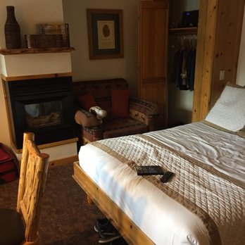 RedWolf Lakeside Lodge - Murphy bed in studio. With closet and electric fire place - Hotels Near Me - Kings Beach, California RedWolf Lakeside Lodge - Murphy bed in studio. With closet and electric fire place - Hotels Near Me - Kings Beach, California