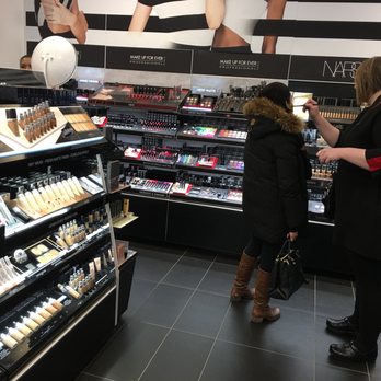 SEPHORA - can try out the products - Cosmetics & Beauty Supply Near Me - Chicago, Illinois