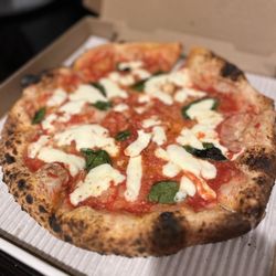 Klavon’s Pizzeria &  Pub - Pizza Margherita