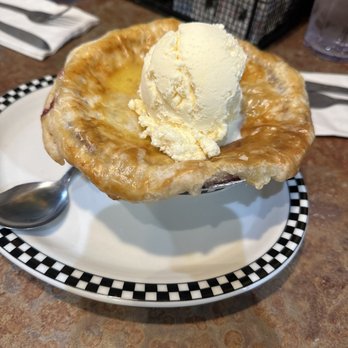 Black Bear Diner Milpitas - Grandma's Famous Cobbler (Berry) - Diners Near Me - Milpitas, California