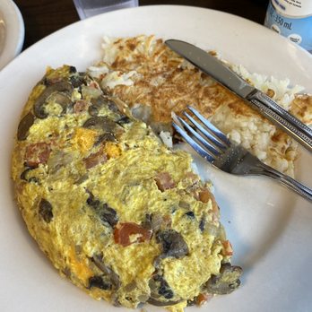 Pancake Café Wrigleyville | Breakfast, Brunch, & Lunch - Veggie and Cheese Omelettes - Bars Near Me - Chicago, Illinois