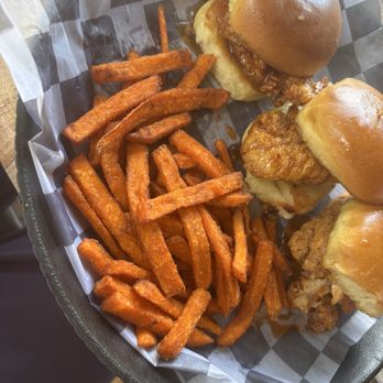 The Power Plant Texas Grill - Chicken sliders with sweet potato fries - New American Near Me - Seguin, Texas The Power Plant Texas Grill - Chicken sliders with sweet potato fries - New American Near Me - Seguin, Texas
