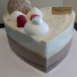 40 Dollars for the wrong order - they gave me the vanilla creme cake instead of the Triple Mousse for mothers day. 40 Dollars for the wrong order - they gave me the vanilla creme cake instead of the Triple Mousse for mothers day.