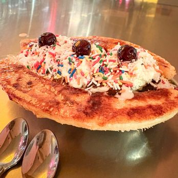 Fluffy McCloud's - Ice Cream & Frozen Yogurt Near Me - Los Angeles, California