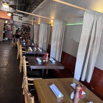 Avocados Restaurant - New American Near Me - Gainesville, Georgia
