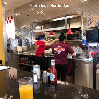 Bob's Big Boy - Diners Near Me - Northridge, California