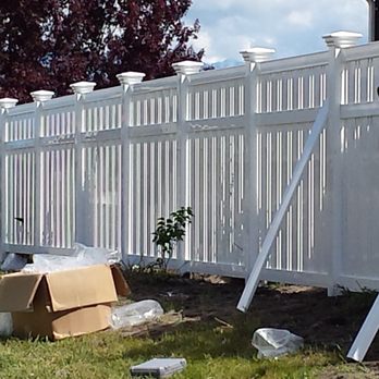Discount Fence - Installing semi-privacy fence in white vinyl - Fences & Gates Near Me - Mount Vernon, Washington Discount Fence - Installing semi-privacy fence in white vinyl - Fences & Gates Near Me - Mount Vernon, Washington