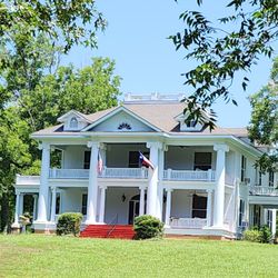 Pedro Hernandez Painting - Exterior Antebellum home , rotted wood repair , Columns repair & structure support, new roofing, Exterior Painting, Windows reglazing.