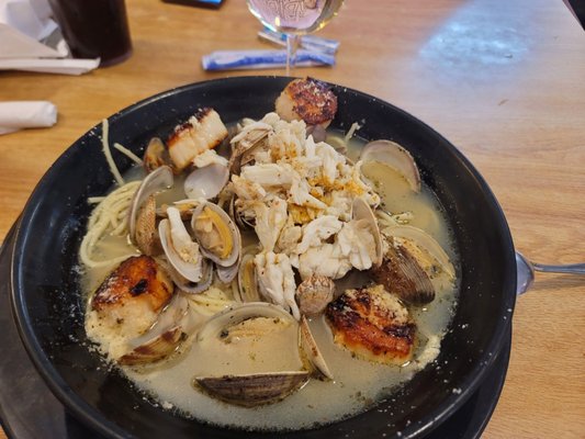 Angelo's Pizza Restaurant Seafood & Steamer Bar by null