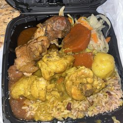Caribbean Finger’lickin - Stewed chicken/curry chicken