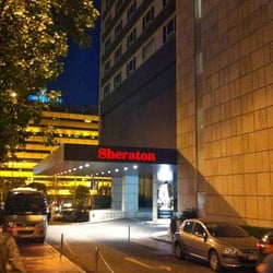 Panorama Restaurante - Entrada para o Hotel Sheraton, no topo do qual está o Panorama Restaurante
