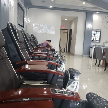 D Crown Nail Bar - Nail Salons Near Me - Garland, Texas