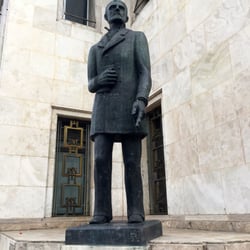 Estatua de Carlos Casado del Alisal