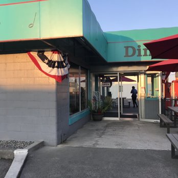 Hi-Way 101 Diner - the entrance to the restaurant - Diners Near Me - Sequim, Washington