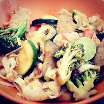 Green Restaurant - Thai Peanut Bowl - crunchy peanuts and a spicy peanut sauce. Mock chicken Pan fried noodles and sauté veggies - Vegetarian Near Me - Tempe, Arizona