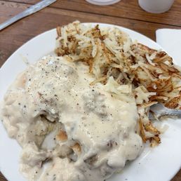 Biscuit with gravy & hash browns