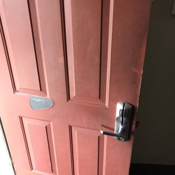 Econo Lodge - Can't even clean to door or at least paint it. - Hotels Near Me - Tracy, California Econo Lodge - Can't even clean to door or at least paint it. - Hotels Near Me - Tracy, California
