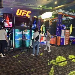 Dave & Buster's Balcones Heights - Game room