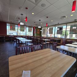 Dining area,completely empty, 2 cars in the drive thru, 40 minute wait fpr a 20 piece family meal