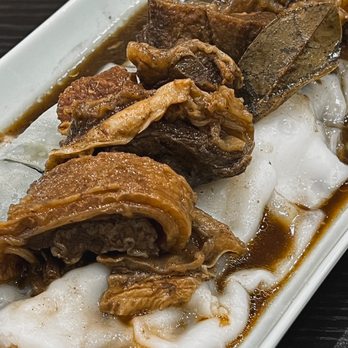 Yin Ji Chang Fen - Berkeley - Brisket rice noodle roll (牛腩肠粉) - Cantonese Near Me - Berkeley, California Yin Ji Chang Fen - Berkeley - Brisket rice noodle roll (牛腩肠粉) - Cantonese Near Me - Berkeley, California