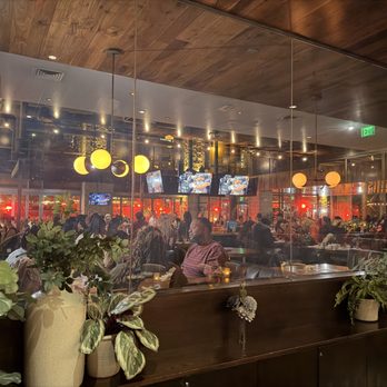Earls Kitchen + Bar - New American Near Me - Bellevue, Washington