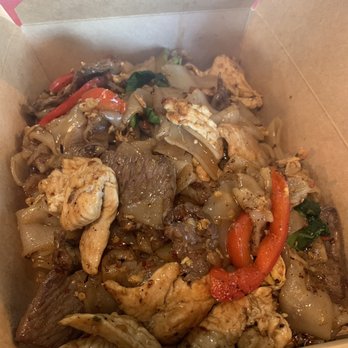 Thai Style - Drunken Noodles with chicken and beef - Thai Near Me - Carlsbad, California Thai Style - Drunken Noodles with chicken and beef - Thai Near Me - Carlsbad, California