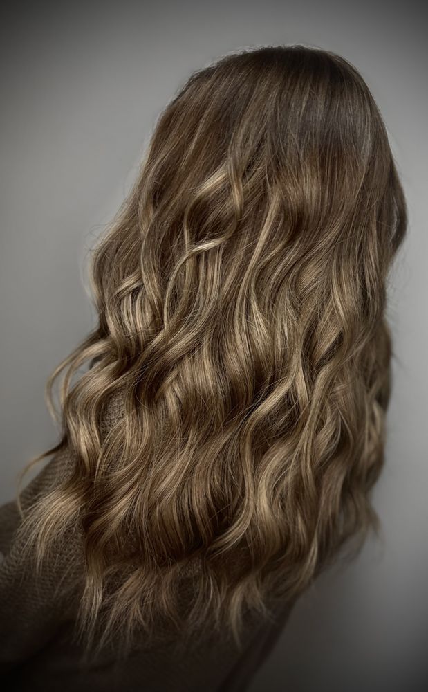 Hair Refinery Logo