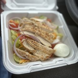 The Gateway Restaurant - Side salad with grilled chicken
