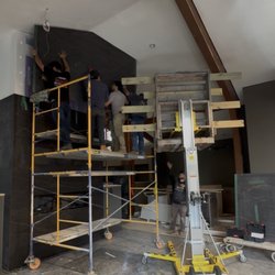 Justin's Rentals - Material lift