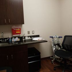 Dr. Thomas Perkins R DO Rochester Hills Orthopedics - Consult room