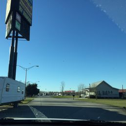 This place has an RV park and a laundromat for the convenience of the guests. BEWARE OF THE WASHERS AND DRYERS!