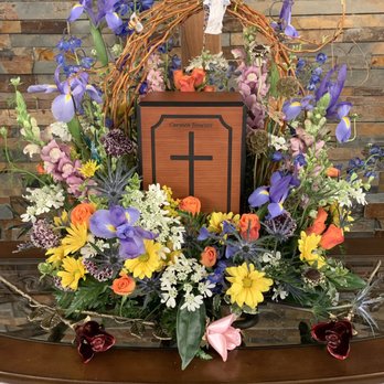 Postoak Florist - Urn surround - Florists Near Me - College Station, Texas Postoak Florist - Urn surround - Florists Near Me - College Station, Texas
