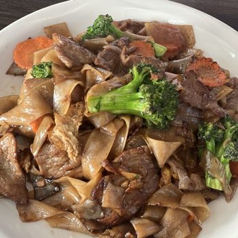 Be Thai Restaurant - Pad se ew with beef - Thai Near Me - Boise, Idaho