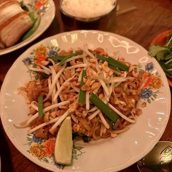 LenLen - Tofu pad thai - Thai Near Me - New York, New York