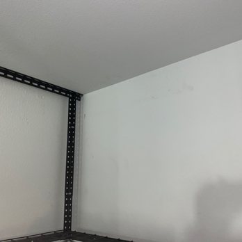 GG - Handyman - Marks stains and dents in wall (fresh paint) - Handyman Near Me