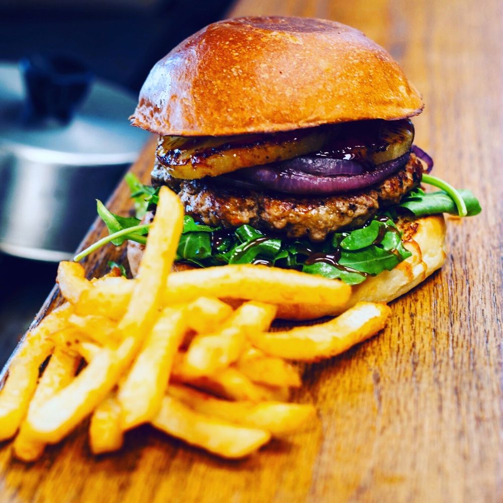 GABE’S BURGERS Updated July 2024 33 Photos & 17 Reviews Redwood