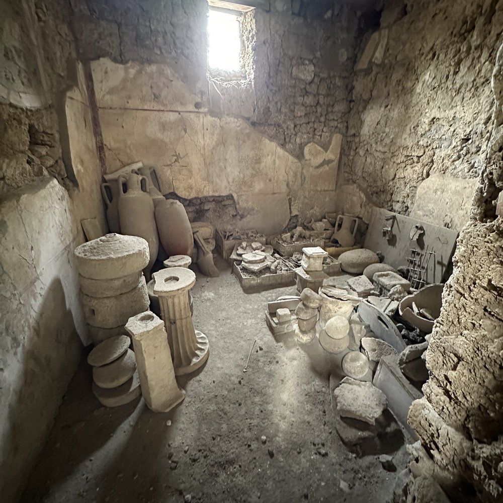Scavi di Pompei - Pottery everywhere - Museums Near Me - Pompei, NA
