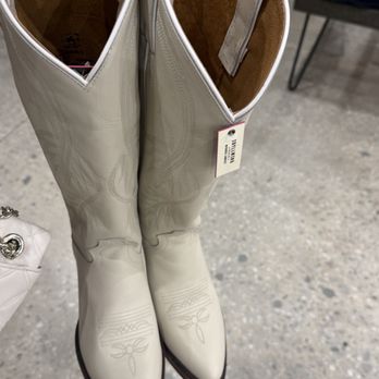 Boot Barn - Shoe Stores Near Me - Plano, Texas Boot Barn - Shoe Stores Near Me - Plano, Texas