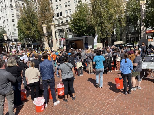 Pioneer Courthouse Square by null
