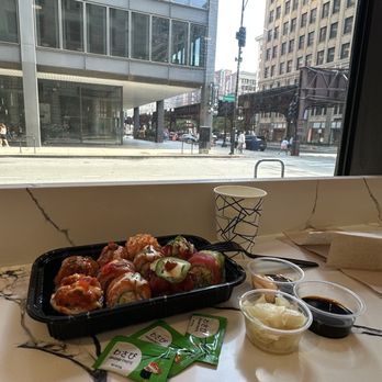 Umi Sushi - Sushi Bars Near Me - Chicago, Illinois