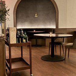 Claudine - Dining space
