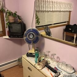 Dockside Bed & Breakfast - Notice the TV!