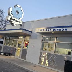 Blueline Donuts - The way the outside building looks