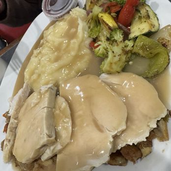 Hummingbird Restaurant - Turkey dinner - American Near Me - Winfield, Illinois
