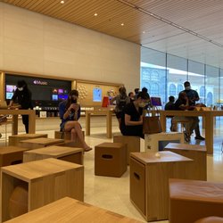 Apple Southpoint - View as I wait