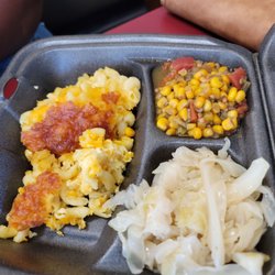 3 Queenz Q'uisine - Vegetable plate: sucotash, cabbage, mac&cheese